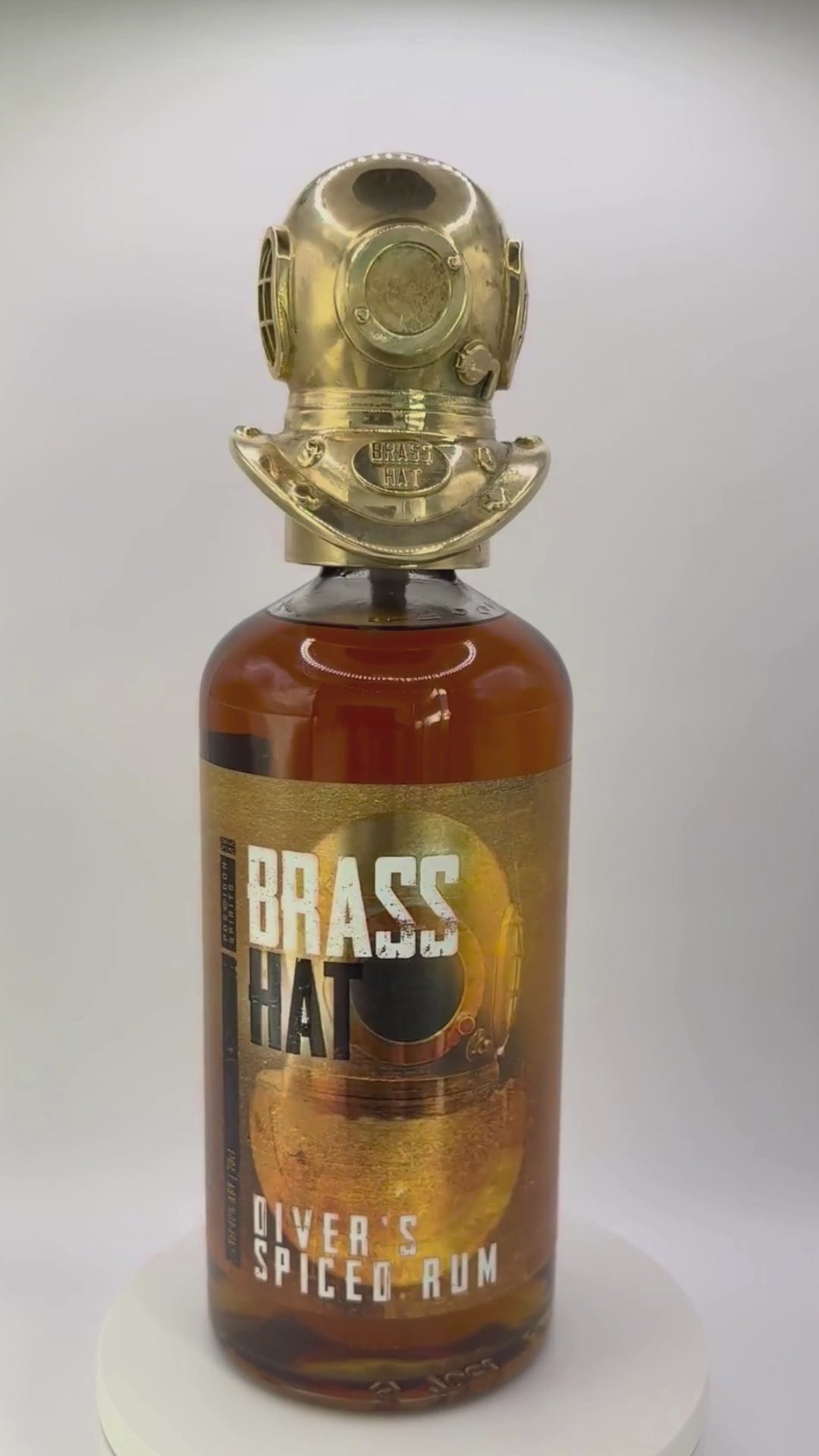 Showcase video of Brass Hat Diver's Helmet Bottle Topper rotating on a bottle of Brass Hat Diver's Spiced Rum. Perfect Diver's Gift